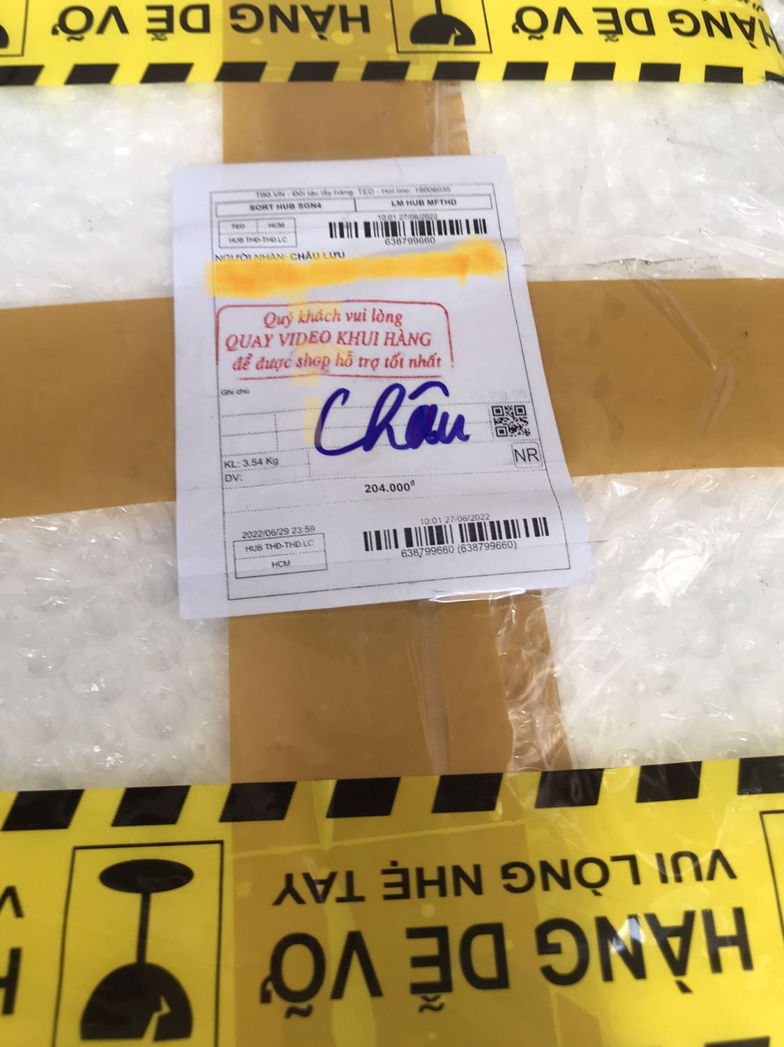 Lồng bàn có 4 tầng 2 tầng cao để vừa tô và đĩa còn lại 2 tầng ko để dc gì