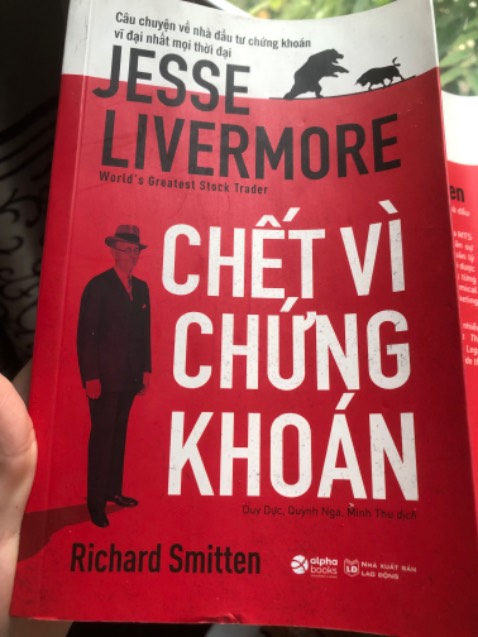 mới mua về dỡ ra xem đã thấy là sách cũ bị cong bìa và bị mốc mong shop rút kinh nghiệm