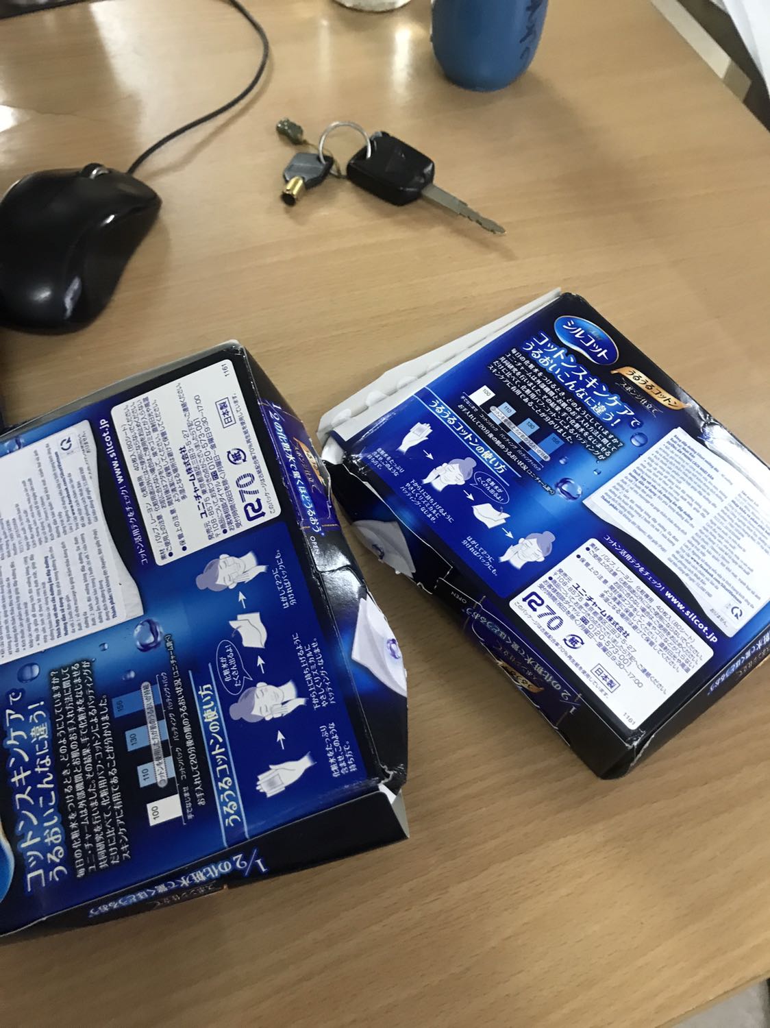 Thứ 1. Không hài lòng về thời gian giao hàng của cả bên Tiki và bên liên kết. Đặt hàng ngày 9/6 lịch là 17/6 giao mà đến 22/6 mới nhận được hàng
Thứ 2. Đóng gói siêu cẩu thả. 2 hộp bông đều bị bục và méo mó.
Kết luận: chất lượng phục vụ của Tiki đang có xu hướng đi xuống. Chưa bao giờ thất vọng như lần đặt hàng này.