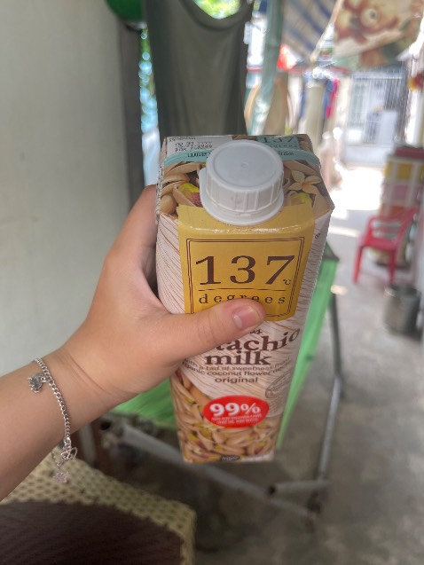 Sản phẩm tốt cho sức khoẻ, vị ngon, dễ uống. Sữa vần còn date vài thàng.
