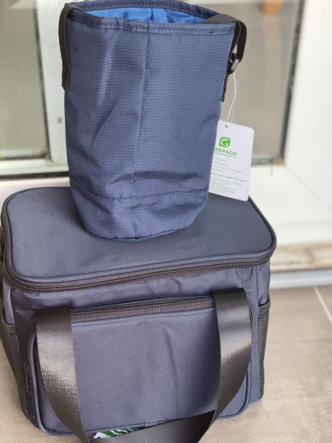 Mình là đã mua hàng ở shop và lần này cũng vậy chưa bao giờ thất vọng 
Túi đẹp chắc chắn, vải ok vừa túi tiền
Sẽ tiế tục ủng hộ