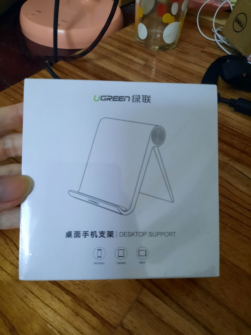 Giá đỡ dáng đẹp, có thể điều chỉnh độ mở, gấp gọn tiện dụng.Có đế su chống trượt. Hộp nguyên seal, đóng gói kĩ càng