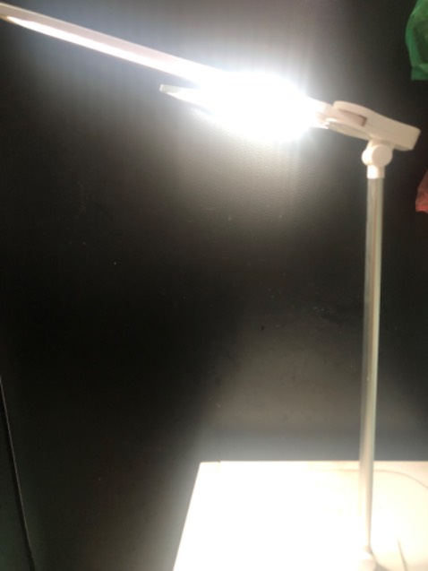 Đèn sáng có 2 chế độ ánh sáng sử dụng tiện lợi 
Có chế độ thông minh hẹn h cho mình đọc sách trc ngủ lắm ak, cho shop 5*