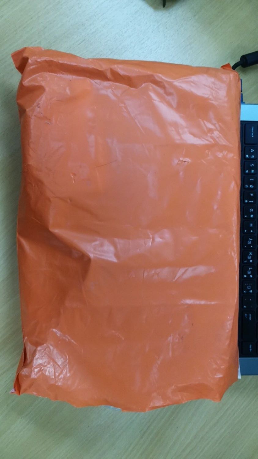 Hàng dày dặn , đường chỉ mấy chắc chắn, mình mua dc giá sale rất ưng ý. Hi vọng feedback của mình giúp cho các bạn mua hàng dễ dàng hơn. Chúc shop buôn may bán đắt nhé.