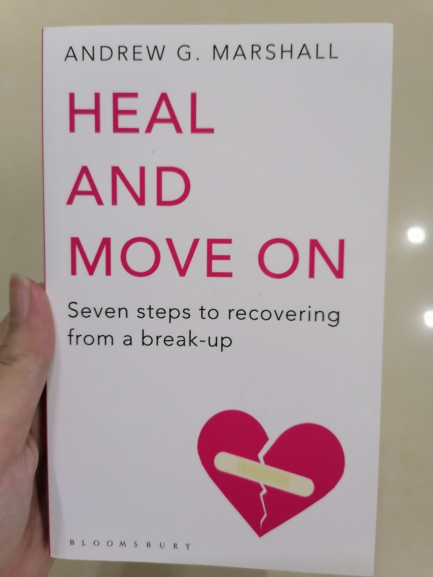Mình nghĩ cuốn này và cuốn "how to be happy, or at least less sad" work together. Mình rất thích.