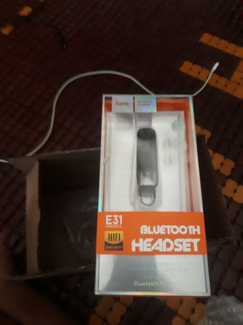 mơi nhận tai nghe nhưng mơ không lên không kết nối đc nay có thê đổi lại giúp đc k shop