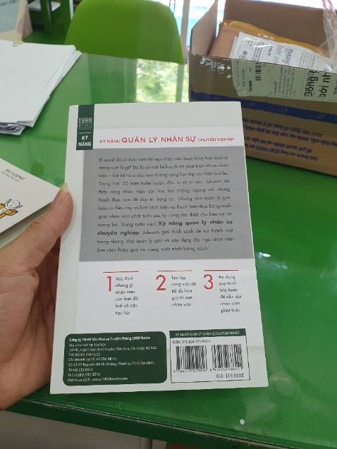 Shop đóng gói mỏng quá nên giao hàng bị cấn gãy gáy sách. Shop đóng gói mỏng quá nên giao hàng bị cấn gãy gáy sách.