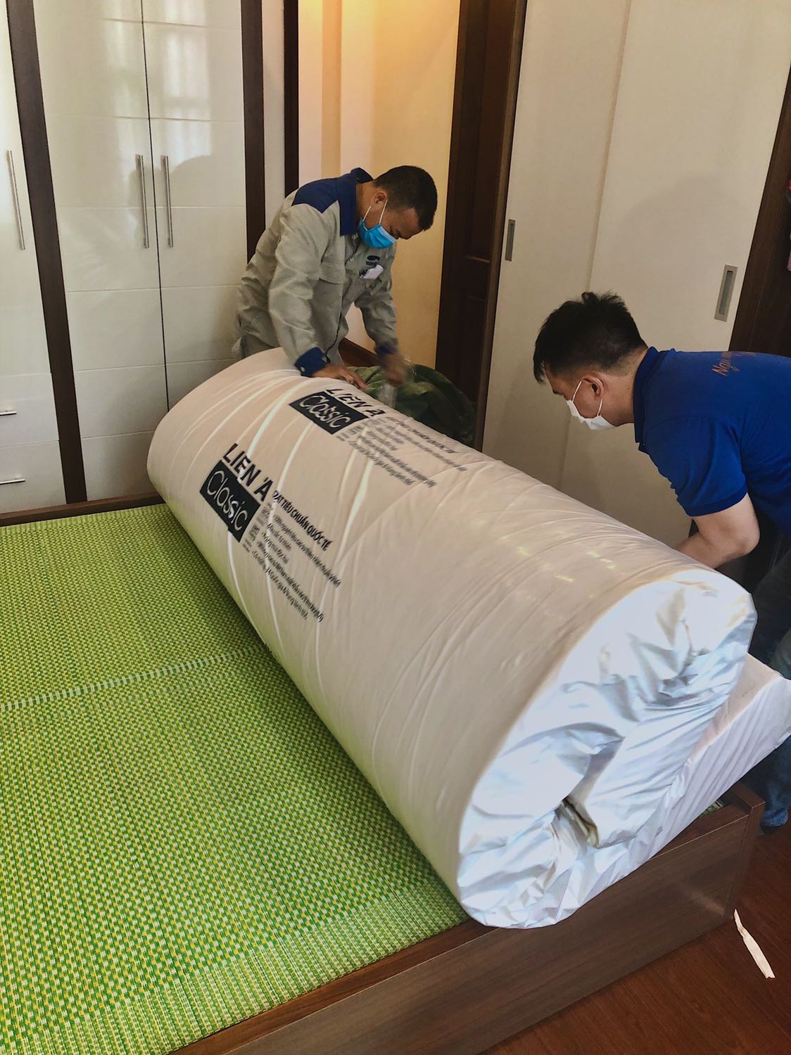 Đệm chính hãng liên á, nằm rất êm có điều giao hàng lâu vì tư vấn trước cho khách hàng là loại 15cm trở lên cần phải đặt trước