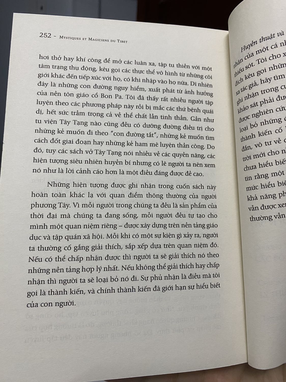 Sau khi nghe buổi nói chuyện của cô Quỳnh Hương thì mình đã tìm đến Đường Mây Qua Xứ Tuyết để đọc để tìm hiểu. Và cuốn tiếp theo nên đọc là Huyền Thuật Và Các Đạo Sĩ Tây Tạng. 2 cuốn đều nói nhiều về tôn giáo và những việc chưa được khoa học thực nghiệm chứng minh, nên hãy đọc với tâm thế cởi mở nhất để nhận được những giá trị mà tác giả muốn gởi gắm nè!