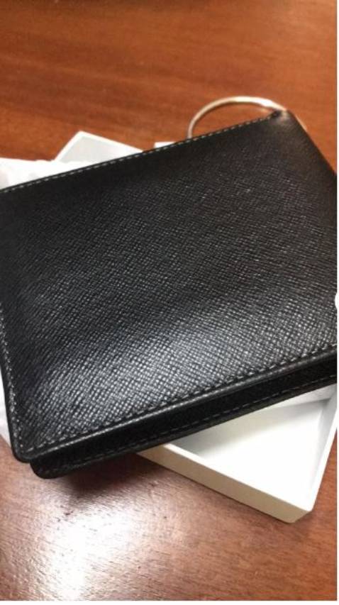 Hàng chất lượng rất ok , ví nhìn đẹp, đáng mua, đóng gói và giao hàng cự kì nhanh luôn, còn có thẻ bảo hành và t giảm giá cho lần sau, cảm ơn shop nhiều nhé