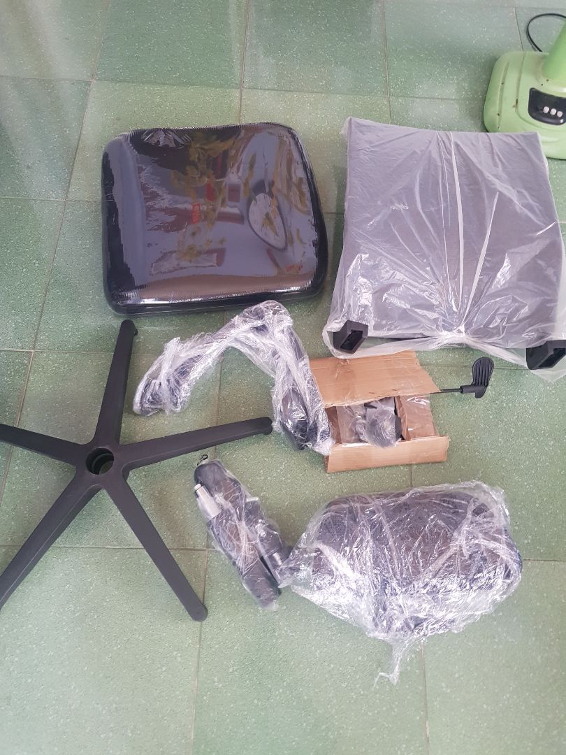 Hàng nhận đầy đủ, không móp méo, ghế ngon đáng đồng tiền. không có sách hướng dẫn nên ban đầu khó lắp