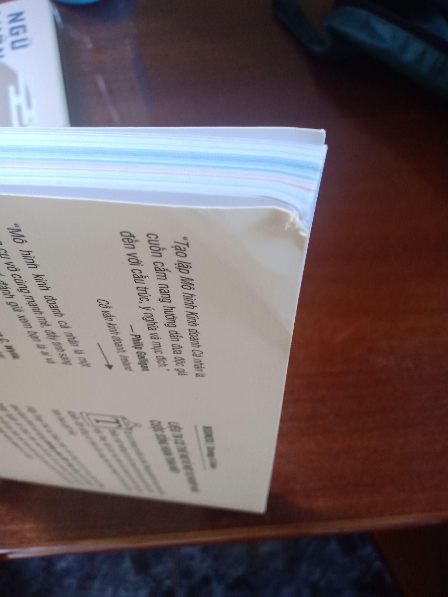 Thất vọng với việc đóng gói và giao nhận của Tiki cũng như sản phẩm bên trong. Hộp carton rách toạc đến mưc một con mèo có thể chui vào. Sách quăng góc, rách bìa