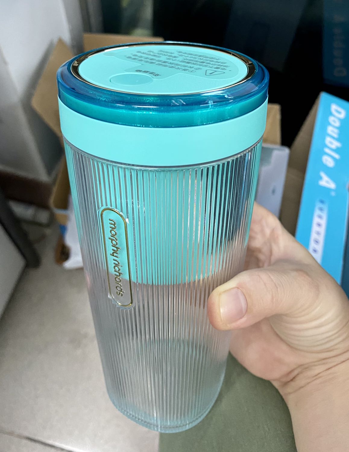 Không nghĩ là cái máy xay nó đẹp như vậy ??
Cái đế xạc còn xạc được cả cái iPhone nữa nha quý dzị, nên ai đang có ý định mua cái xạc không dây cho smart phone thì bỏ ngay đi và hãy mua cái máy xay này về xài. Vừa được uống sinh tố vừa xạc luôn cái điện thoại, tiện quá tiện ???
Giao nhanh, gói ghém cẩn thận kỹ lưỡng, màu sắc tươi tắn, mẫu mã bắt mắt đơn giản dễ sử dụng (chưa có xài thử nữa ??? mà nói như đúng rổi ??, cắm điện nó không hoạt động là cắn lưỡi ??)
Túm lại là nên mua 1 cái mang theo xay mọi nơi mọi lúc.