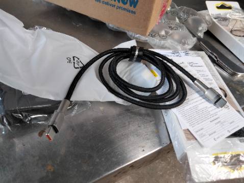 Không phải loại tôi cần. Tôi cần mua loại xạc có đầu nam châm