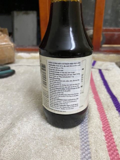 Vị cũng ổn. Hạn sử dụng xa.
Hơi mặn. Cần pha loãng trước khi sử dụng hoặc chọn loại ít muối hơn nếu thích ăn lạt. 
Nắp bám nhiều bụi. Shop lưu ý vệ sinh kỹ hơn vì hàng này cũng không phải hàng bình dân.