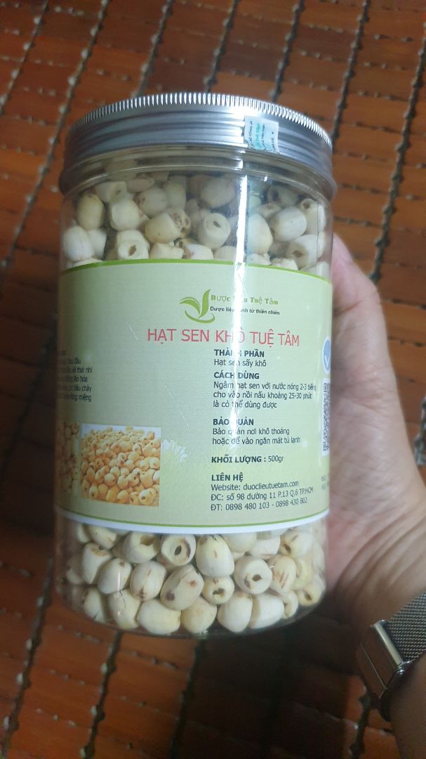 hạt sen nhìn to đẹp.đóng gói cũng cẩn thận.mình rat thik nhưng nấu lâu mềm wa.minh thik nấu sen chưng yến bồi bổ cho gd