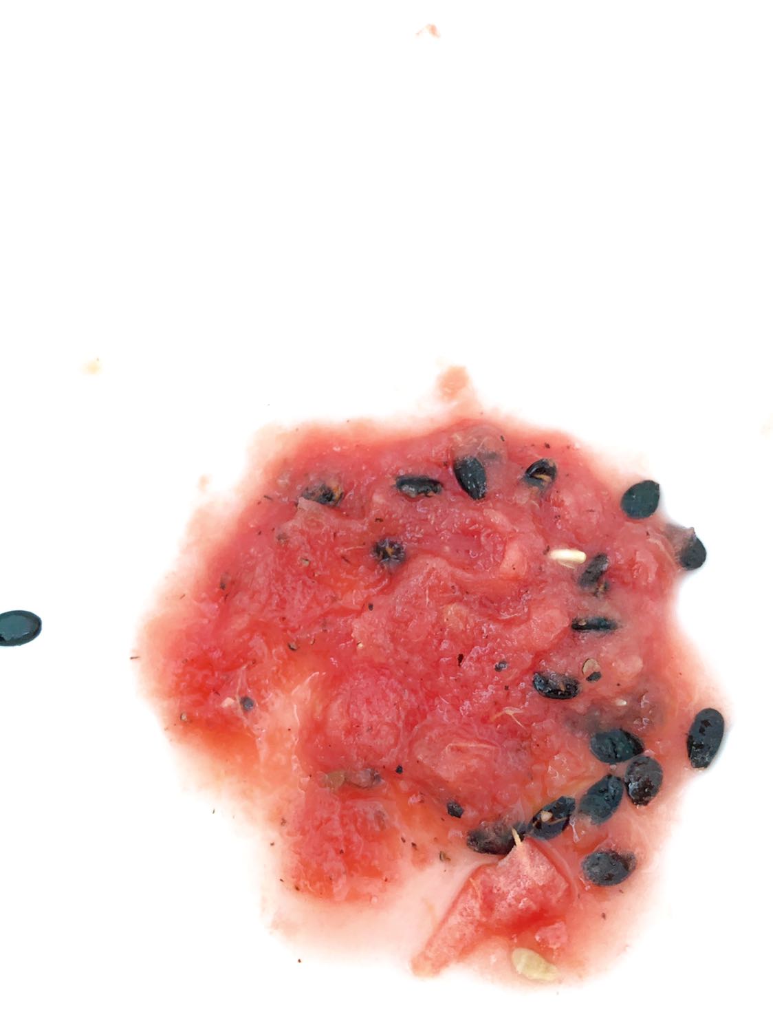 Lúc mua cũng phân vân đủ thứ vì thấy mấy cô bán sinh tố toàn xài máy loại 4-5trieu, nhưng mua cho gd xài nên chọn loại có giá phù hợp xíu, thấy máy khá ổn, ép bả hơi văng trong, chịu khó ép xong vệ sinh liền nhé!   Mình ép dưa hấu trong hình bả k khô lắm, bữa trước ép thơm vs cà rốt thấy cũng khô lắm nè. Nó chung cần mua máy cho gd xài mình thấy máy ép này rất ổn vì ly chứa chỉ 500ml, chịu khó đổ ra bình chứa to hơn. Chúc mn có sp tốt.