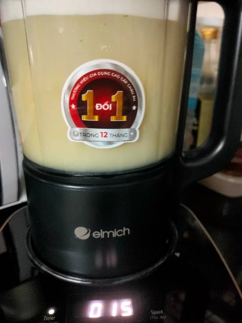 Máy công suất mạnh nên hạt xay nhuyễn-mịn, sữa không hề lợn cơn, mất 32-33p cho 1 mẻ sữa - khá nhanh.
Máy chạy êm, không ồn, chân đế có 4 nút cao su nên máy được cố định chắc trên mặt phẳng láng.
Giá khuyến mãi trên Tiki rất tốt so với các sàn thương mại điện tử khác.
Tôi rất hài lòng.