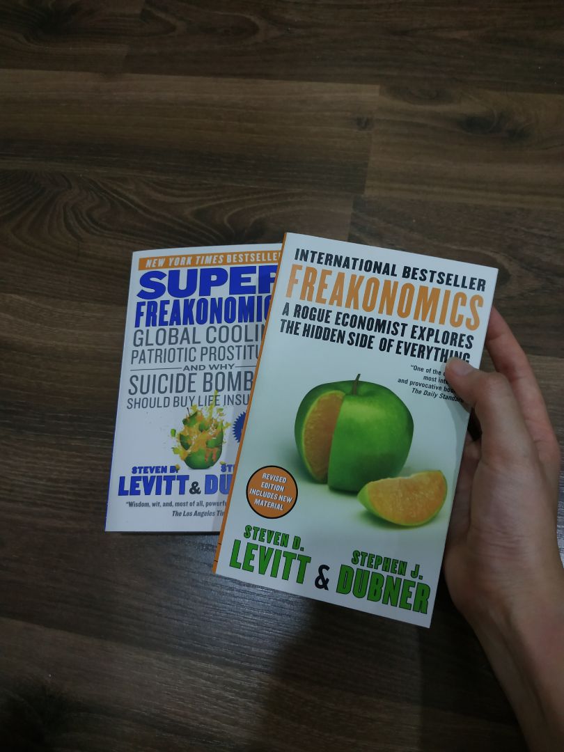 Sách nhỏ hơn mình nghĩ, kích cỡ ngang 1 quyển truyện tranh thôi. Giấy xám nhờ và chữ nhỏ nhưng mình chấp nhận được. Đóng gói cẩn thận, sạch sẽ. Giao hàng mất 4 ngày.
