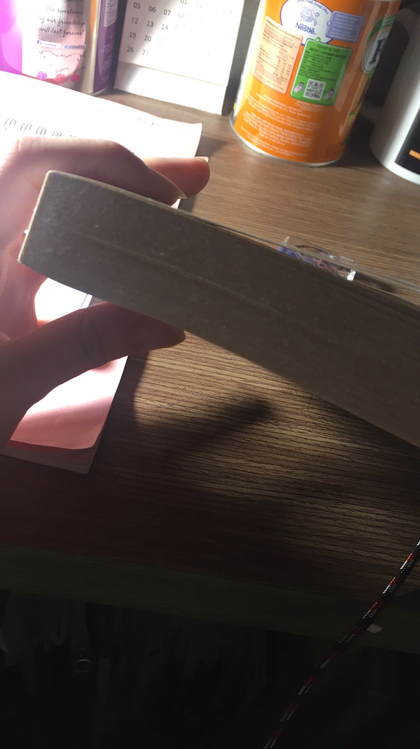 Sách đẹp và chất giấy dày. Chữ có hơi nhỏ nhưng vs giá tiền như vậy mình thấy rất hợp lý