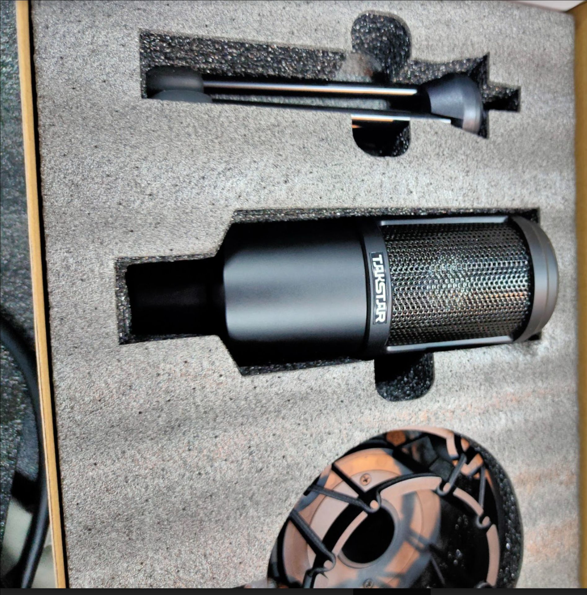 nhận hàng là phải check ngay mã , chuẩn luôn mấy má ạ , hàng y hệt mô tả luôn . dùng thử thấy ổn.cho shop 5 sao , úng hộ dài dài