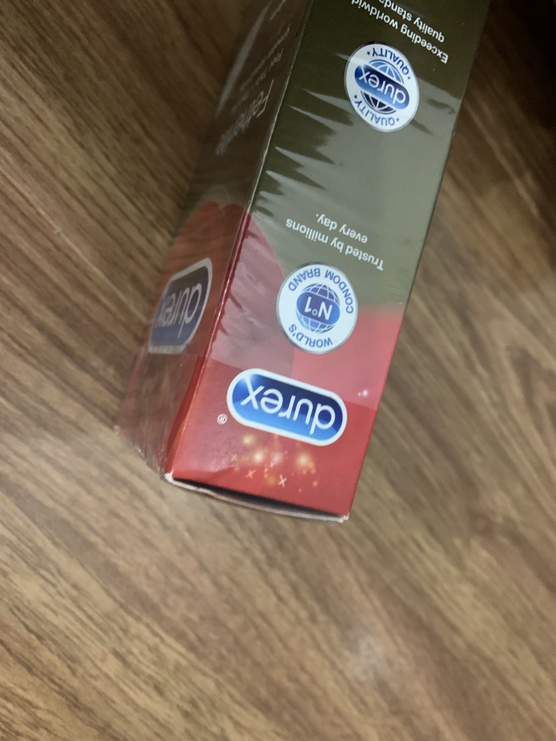 Bao cao su đã bị bóc seal ra xong rồi còn bị dán băng keo lại nhìn rất cẩu thả. Đã đặt hàng rất nhiều nhưng đây là lần đầu tiên bị như vậy. Yêu cầu tiki thu hồi lại sản phẩm và trả lại hàng mới, chính hãng và nguyên seal cho tôi. Xin cảm ơn Bao cao su đã bị bóc seal ra xong rồi còn bị dán băng keo lại nhìn rất cẩu thả. Đã đặt hàng rất nhiều nhưng đây là lần đầu tiên bị như vậy. Yêu cầu tiki thu hồi lại sản phẩm và trả lại hàng mới, chính hãng và nguyên seal cho tôi. Xin cảm ơn