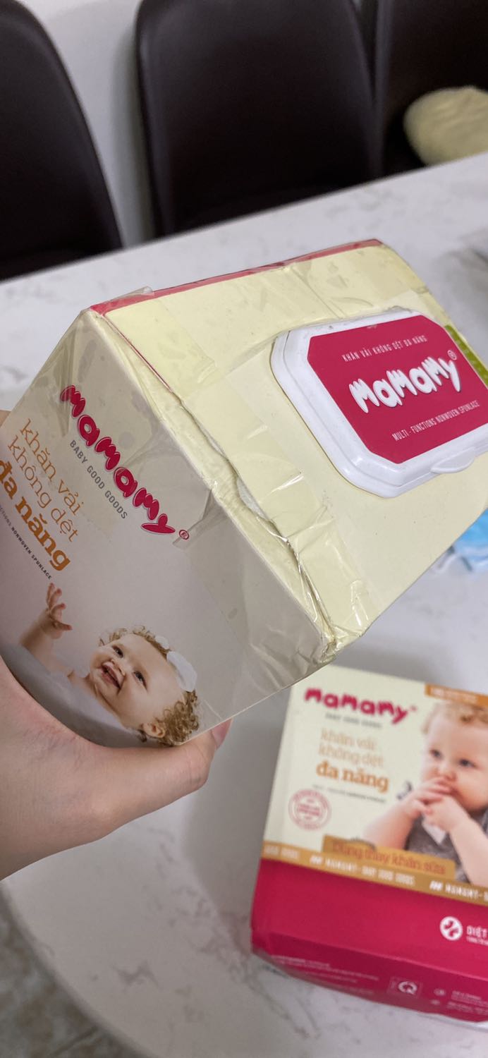 Hàng rất kém chất lượng, tôi muốn hoàn hàng, móp méo tè le, dơ và cát không, làm sao dùng cho em bé được