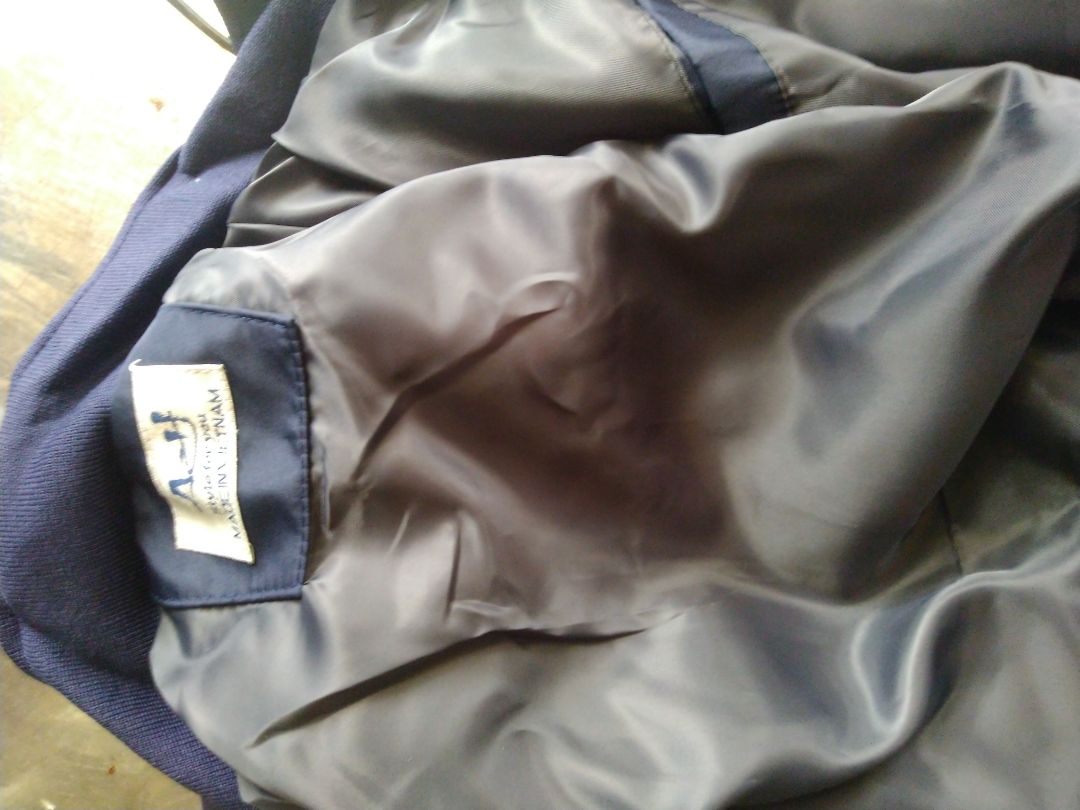 giao hàng không đúng ảnh, áo quảng cáo bên trong bằng vải, nhận hàng bên trong vải dù, rất nóng, 1 sao