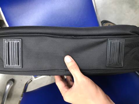 Sakos chưa bao giờ làm mình thất vọng. Vải dày và chắc chắc và thiết kế rất phù hợp để đựng laptop và mấy thiết bị điện tử. 

Đây là cái thứ 3 mình đã mua. Cái balo Sakos đầu tiên mình mua năm 2015, cái cặp Sakos thứ hai mình mua năm 2016 xài tới giờ chỉ phai màu do thời tiết, chưa bị hư hay có dấu hiệu hư hại gì. Đợi nó hư lâu quá, nên mình đổi luôn cái mới. 

Sẽ ủng hộ Shop tiếp. Cảm ơn Shop Ngọc Bích, Tiki và The Best Inc.