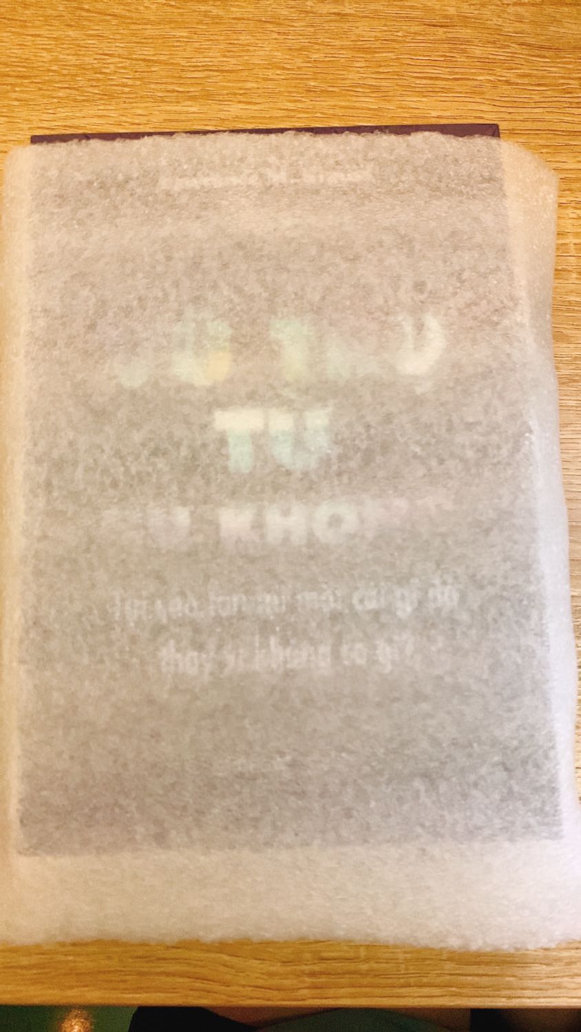 Sách được đóng gói cẩn thận, chắc chắn, có bọc chống sốc cho tất cả các sách, riêng cuốn này có thêm bọc ngoài sách nên mới và đẹp, rất hài lòng 🥰 chưa kịp đọc nhưng hy vọng sách hay