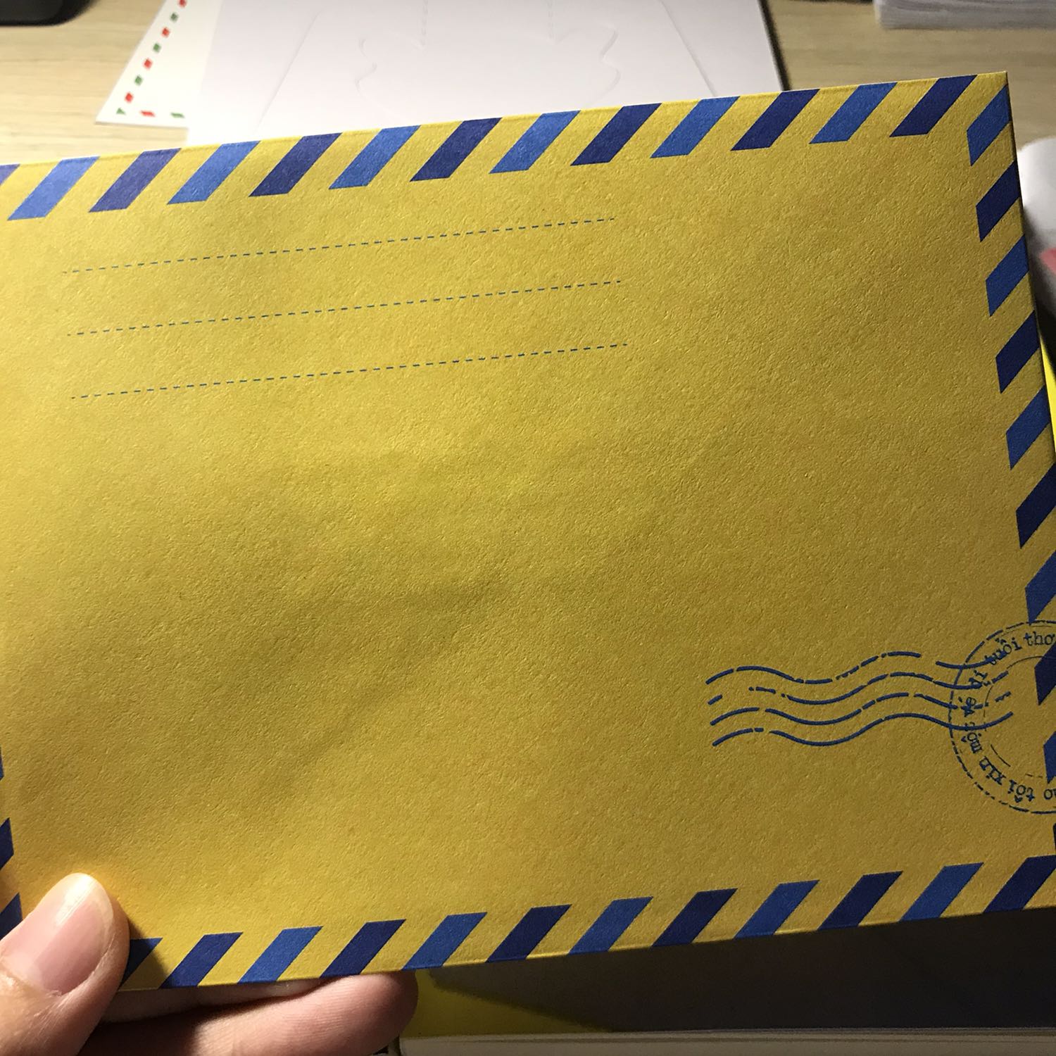 hai quyển sách rất đẹp, bìa còn nguyên vẹn? nhiều quà tặng bé nhỏ cute? sẽ tiếp tục mua sau khi đọc xong hihii