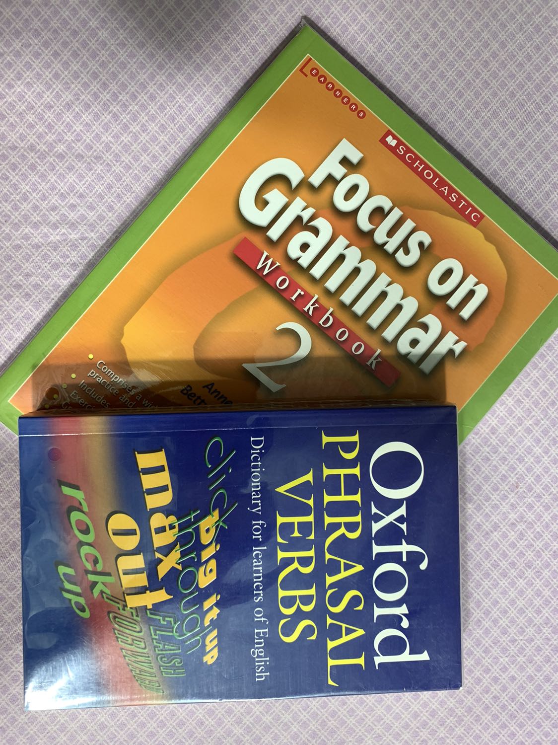 Sách có ngoại quan đẹp. 
Bao nylon cẩn thận. 
Giao hàng cách ngày. 
Hu vọng sách thật sự hữu ích và tạo động lực cho người đọc học tập và nghiên cứu. 

Cám ơn Tiki.