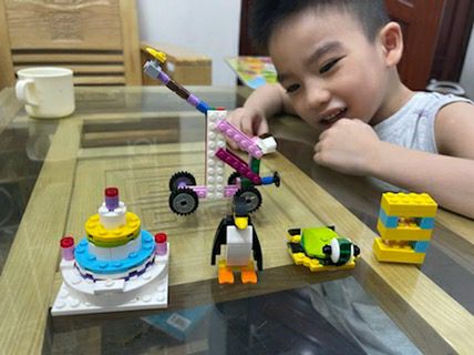 Hàng đẹp lắm, nhựa k bị hôi, con mk rất thích, mình sẽ mua thêm bộ khác cho con mk chơi nữa, shop rata nhiệt tình. nên mua