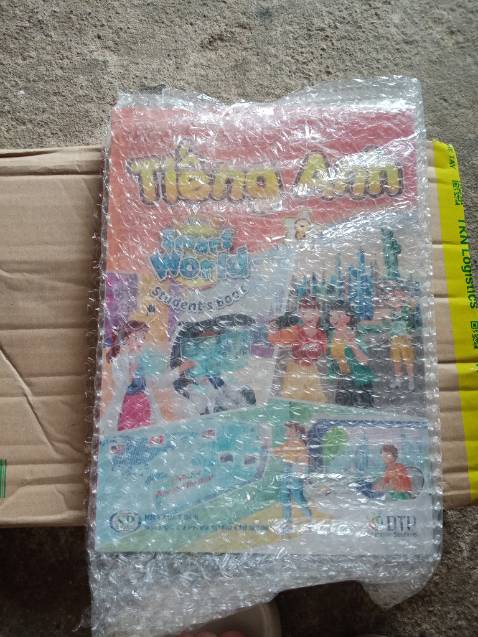 đóng gói chắc chắn lắm luôn nên mua nha shop này uy tín lắm lại còn bọc một lớp bọc mỏng bên trong sách nữa để giữ form sách khỏi sách móp méo nói chung 10₫