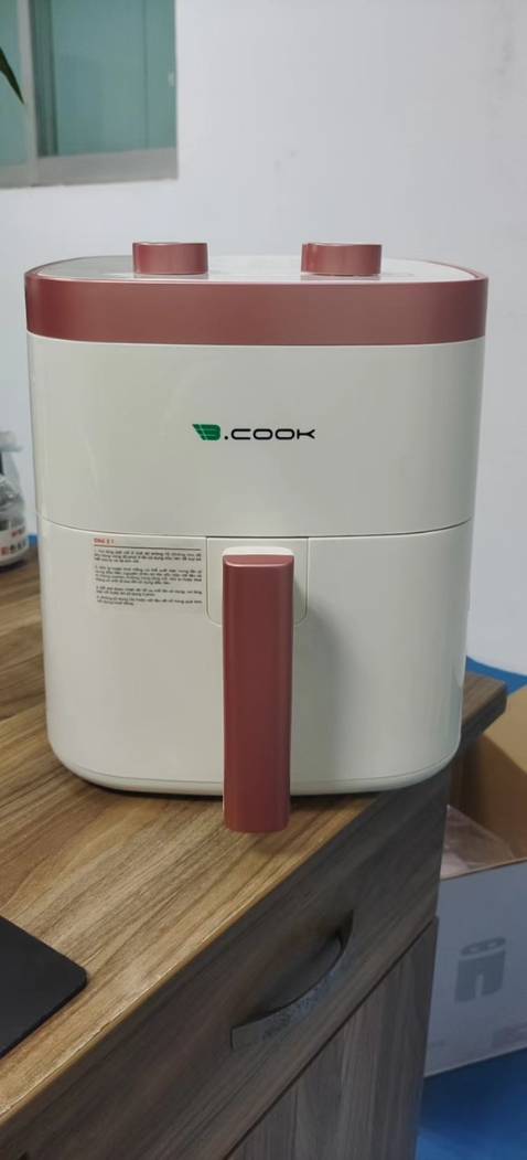 Nồi màu trắng hồng rất đẹp, không nghe mùi nhựa, nồi rộng nha. Nồi màu trắng hồng rất đẹp, không nghe mùi nhựa, nồi rộng nha.