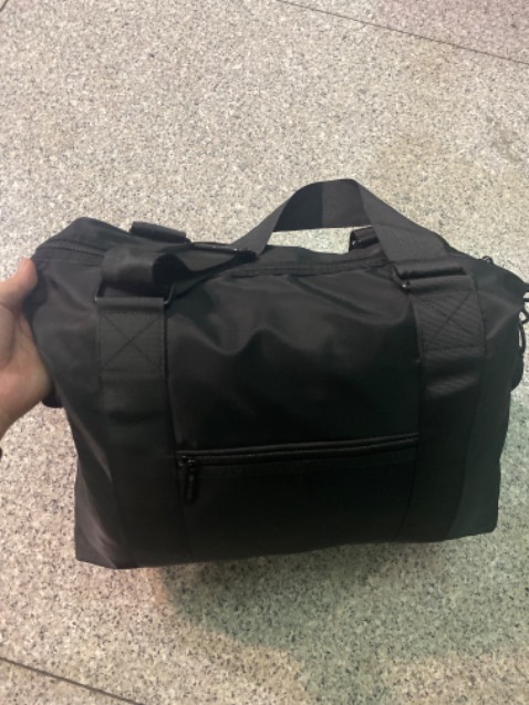 Hàng đẹp giống hình, rất chắc chắn rộng nữa. Nên mua