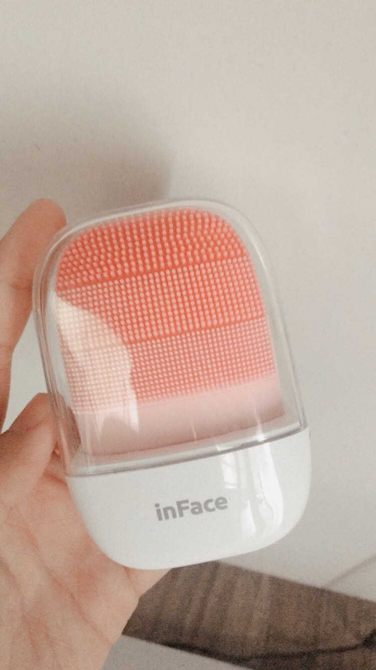 Sản phẩm xài rất thích, chưa trải nghiệm lâu chưa biết có thật sự làm sạch hơn rửa mặt bằng tay thông thường hay không