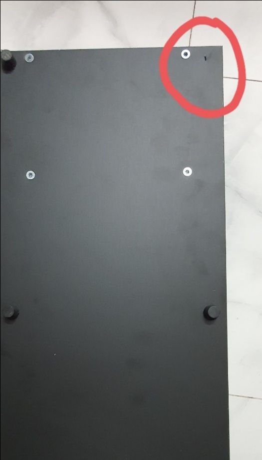 đẹp, cứng cáp tuy nhiên mất 1 đệm chân