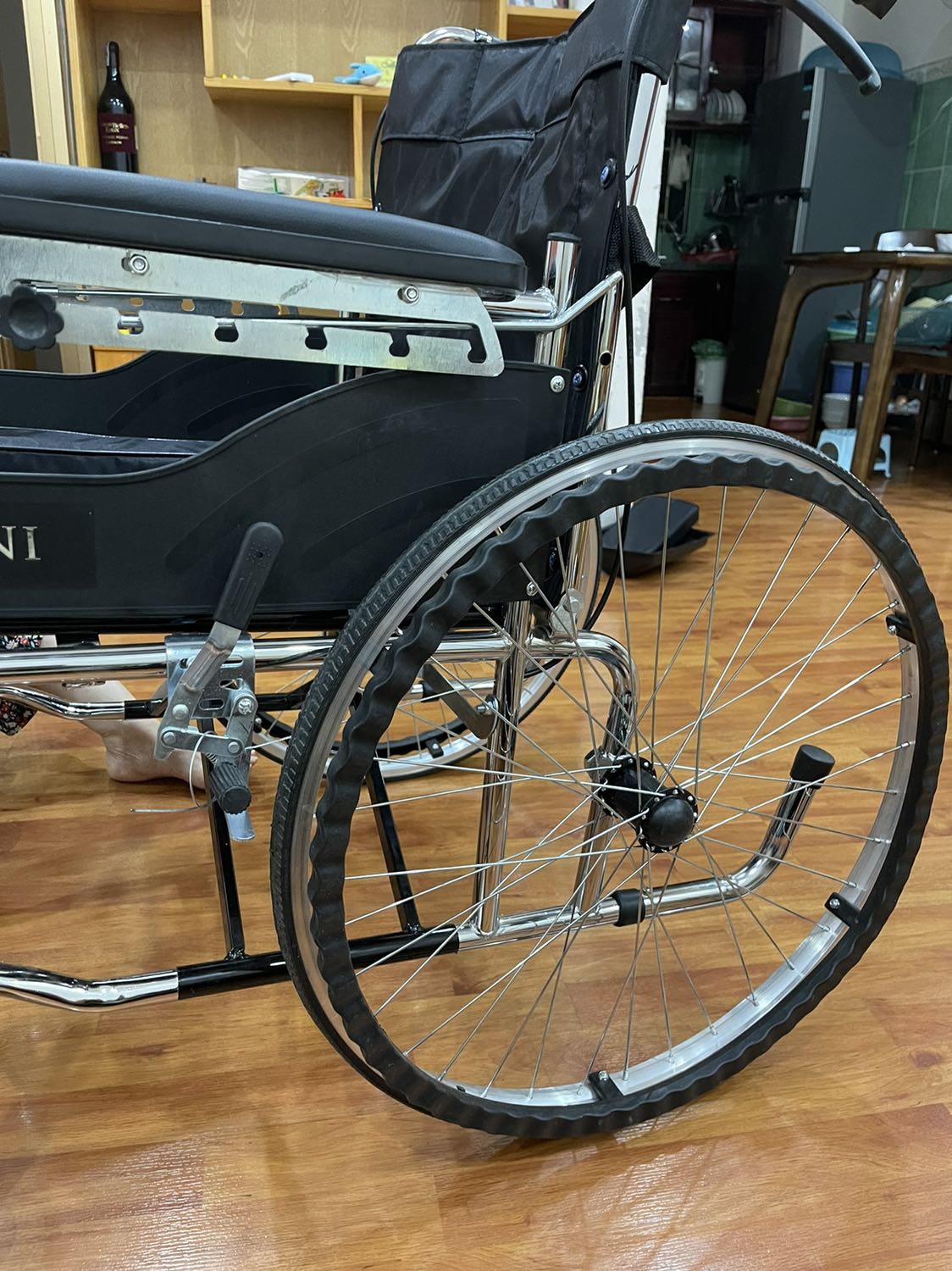 Hoàn thiện kém, các chi tiết xù xì Hoàn thiện kém, các chi tiết xù xì