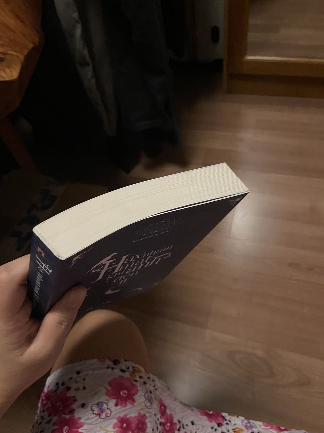 Truyện không có màng co nên chỗ cạnh hơi bẩn tẹo. Nhưng mà kể ra thì mình cũng không khó quá nên thôi. Tốc độ giao đúng nhanh. Đặt lúc 9:30 mà đâu 14:15 gì là có người giao rồi (giao hàng tiêu chuẩn á)