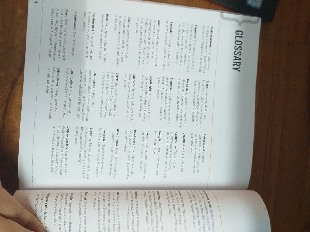 Sách bìa cứng. Bên trong trình bày đẹp. Còn nội dung thì mình vẫn chưa đọc nhưng mọi người có thể thấy phần mục lục... Toàn những cái cơ bản cho người mới bắt đầu. Ngoài ra hàng còn giao nhanh nữa.