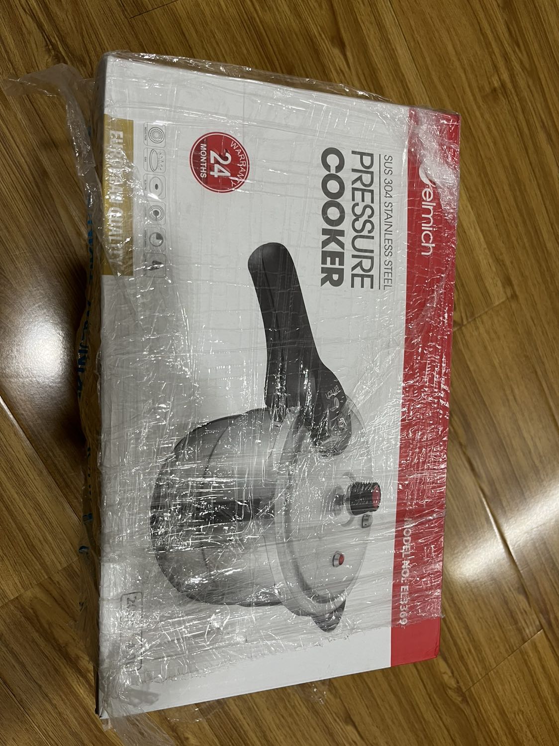 Rất hài lòng, mình chọn nhầm size 20 hơi nhỏ nhưng gđ 4 ng ăn đủ rồi. 
Nấu nhanh, gọn lẹ, nước hầm trong vắt ko đục. Và hình bên dưới là món đầu tiên: Hủ tiếu xương hầm trong 15p. Tuyệt vời