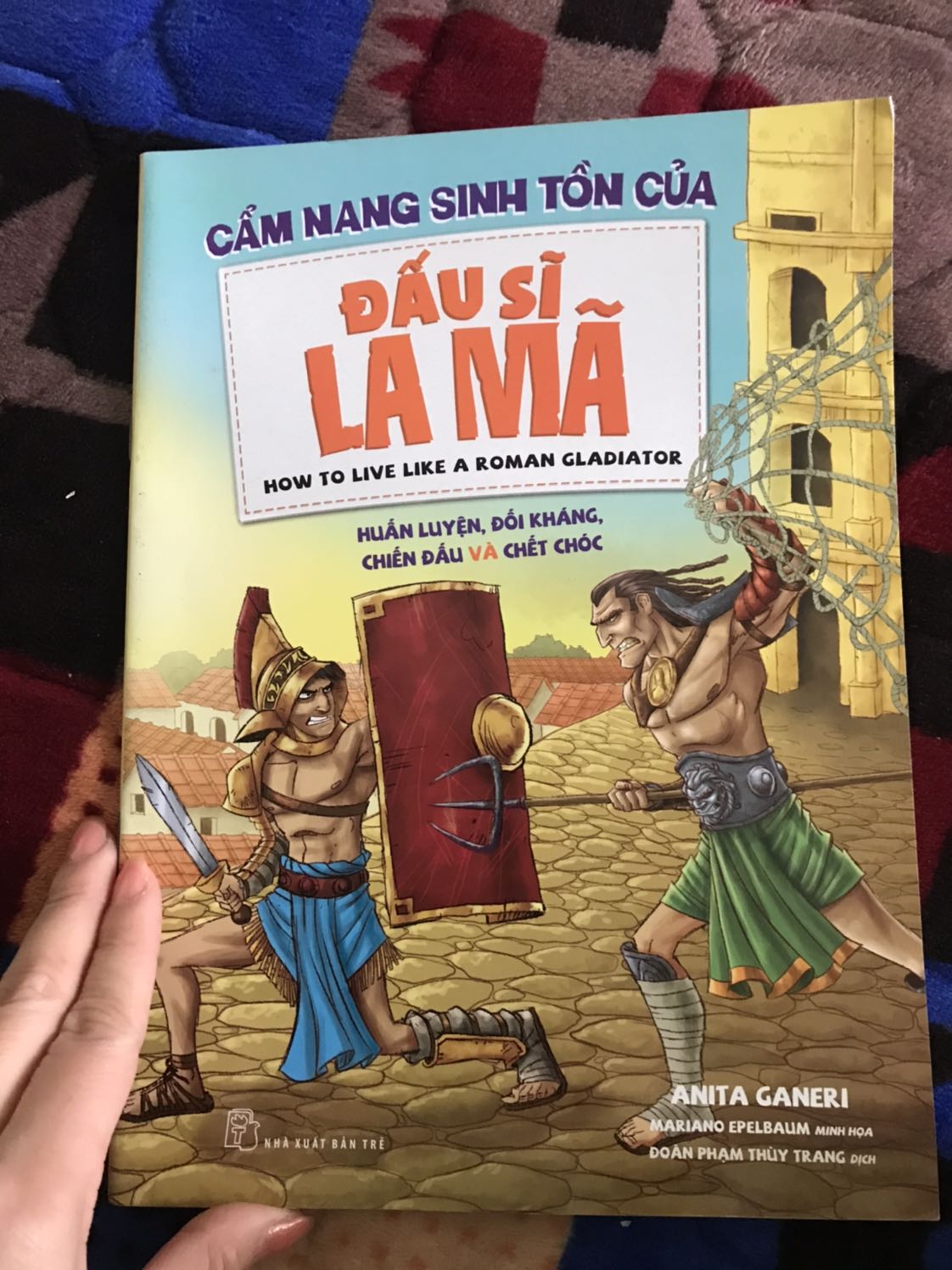 Mua 3 quyển cùng bộ chưa đến 20k. Sách quá rẻ lại chất lượng. Bản in chất lượng tốt. Sách mới k bị bẩn hay rách.