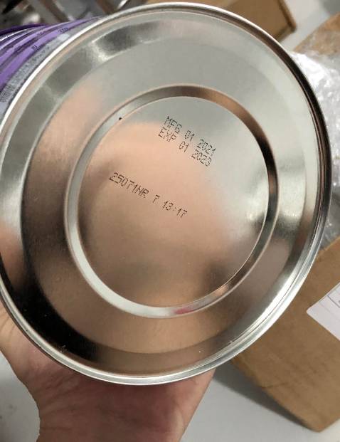 Mình khá thất vọng khi nhiều lần mua hàng của shop mà lần này nhận được hộp sữa sản xuất tháng 1 năm 2021 và hết hạn tháng 1 năm 2023. Hiện tại là ngày 7/9/2022 tức là chỉ còn cỡ gần 4 tháng nữa là hết hạn. Mình yêu cầu shop tiến hành đổi trả sản phẩm khác cho mình có thời hạn lâu hơn chứ không thể sát nút như hiện tại. Mình đã liên hệ bên bộ phận chăm sóc khách hàng của Tiki và đã được hỗ trợ hoàn hàng về để đánh giá lại. Phần đánh giá này của mình sẽ tồn tại đến khi nào xử lý xong vấn đề mình sẽ xóa.