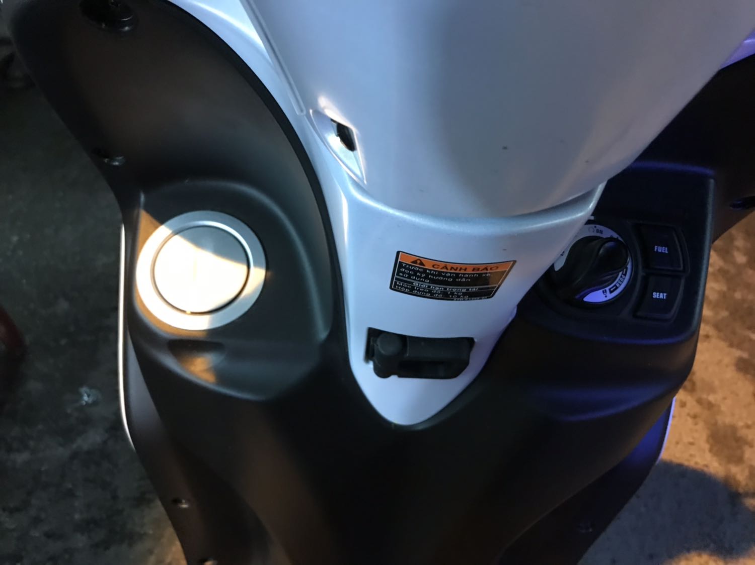 Đặt buổi sáng thì *** chiều được gọi để đi lấy xe. Lấy ở đại lý Yamaha 3S Lâm Hạnh, nhân viên hướng dẫn nhiệt tình và vui vẻ. Được bảo dưỡng xe 9 lần, nhưng thay nhớt phải trả tiền. Xe hiện tại vẫn chạy tốt, chưa có vấn để gì xảy ra. Hi vọng vẫn luôn như vậy ^^