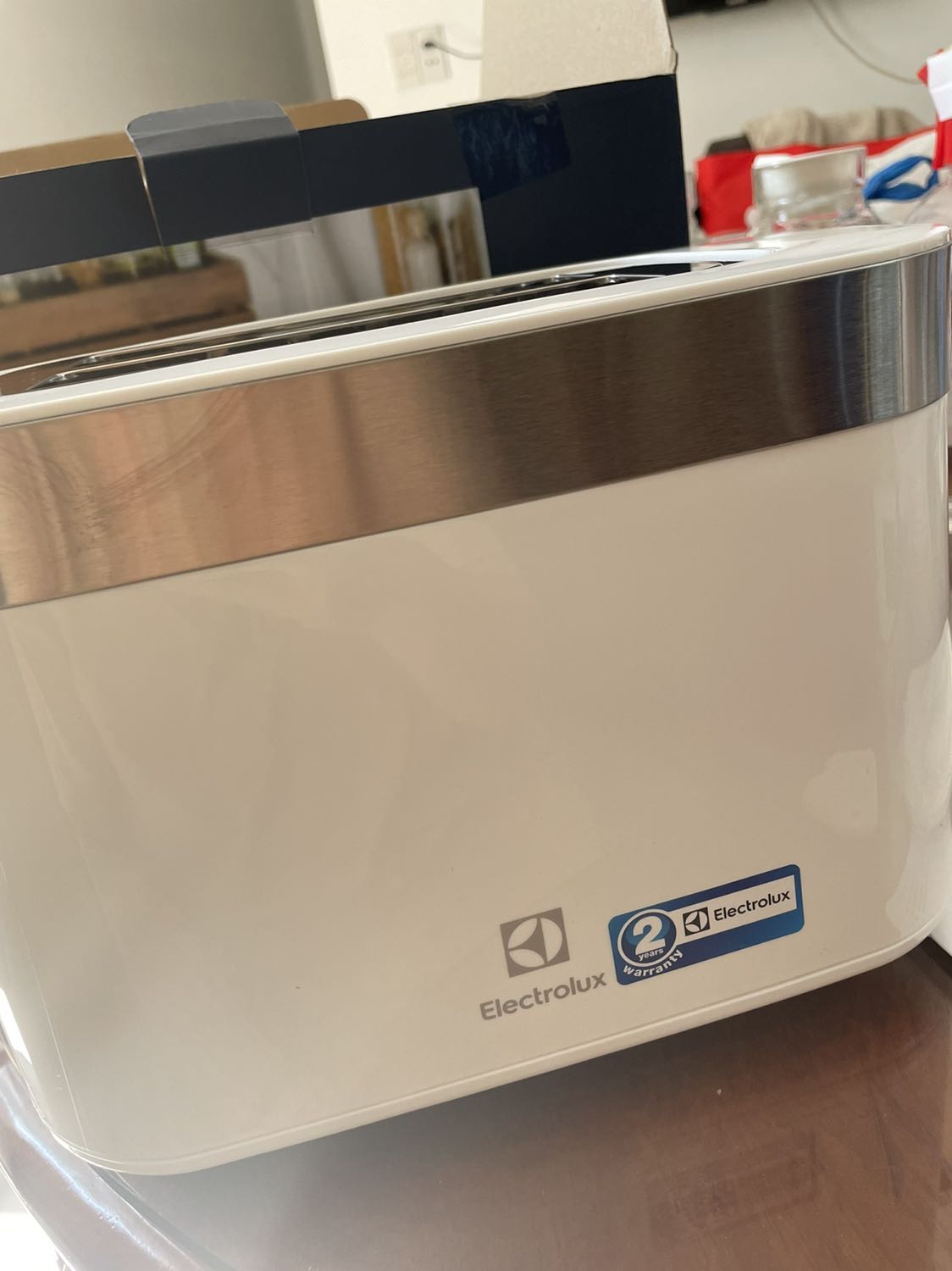 Tiki giao hàng nhanh hơn cả sự mong đợi. Đóng gói đẹp và chắc chắn. Máy nướng hơi nhẹ, nhưng không trầy không xước, mẫu mã và màu sắc đều rất đẹp. Chưa nướng thử nhưng nhìn chung vừa nhận hàng thì rất hài lòng