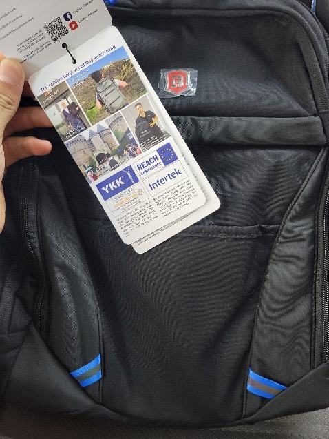 Balo chính hãng đẹp, chất liệu chắc chắn. Ngăn laptop có đệm sẵn, mình ko phải dùng thêm túi chống sốc nữa. Rất đáng tiền.