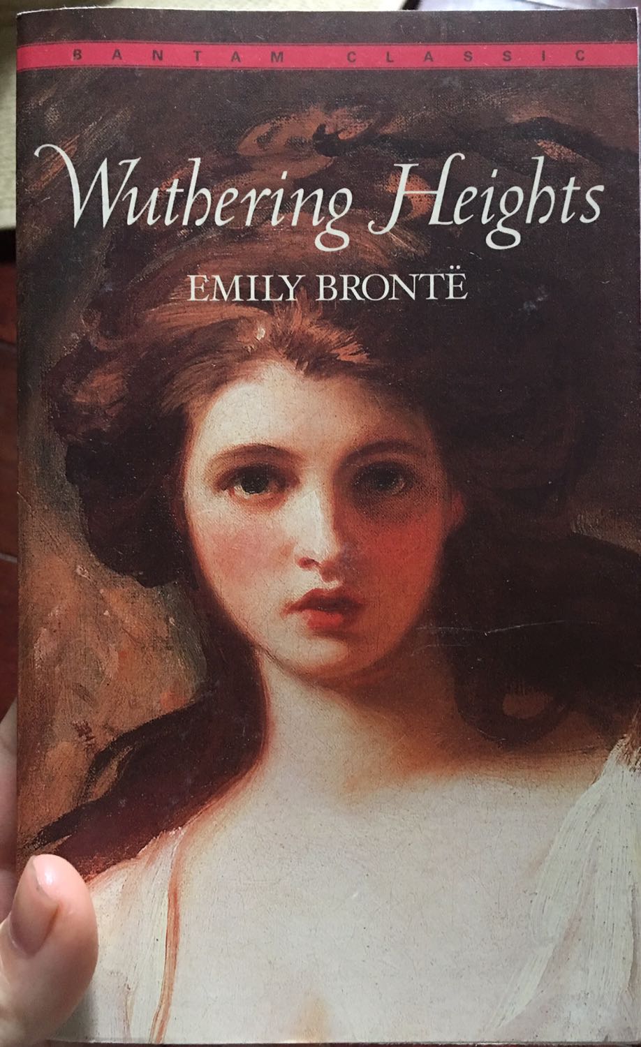 Sách được bọc cẩn thận, không có kì xây xước nào cả:)) Sách rất nhẹ:))