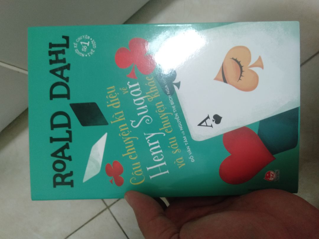 giao hàng nhanh, chất lượng giáy chưa tốt mong tiki cải thiện