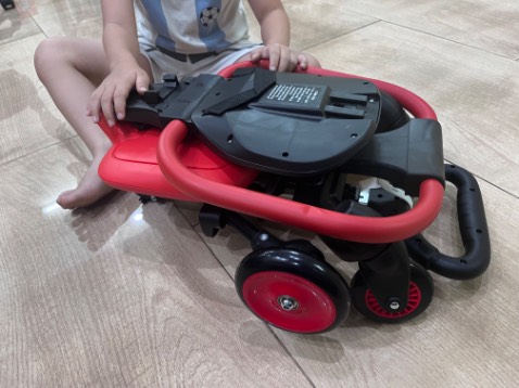 Phù hợp với giá tiền. Đóng gói cẩn thận 
Nếu đi đường gồ ghề,lót gạch, nên cân nhắc mua loại bánh xe to hơn.